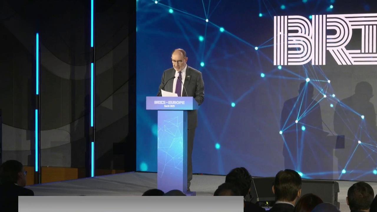 В "Сириусе" стартовал международный форум "БРИКС - Европа".