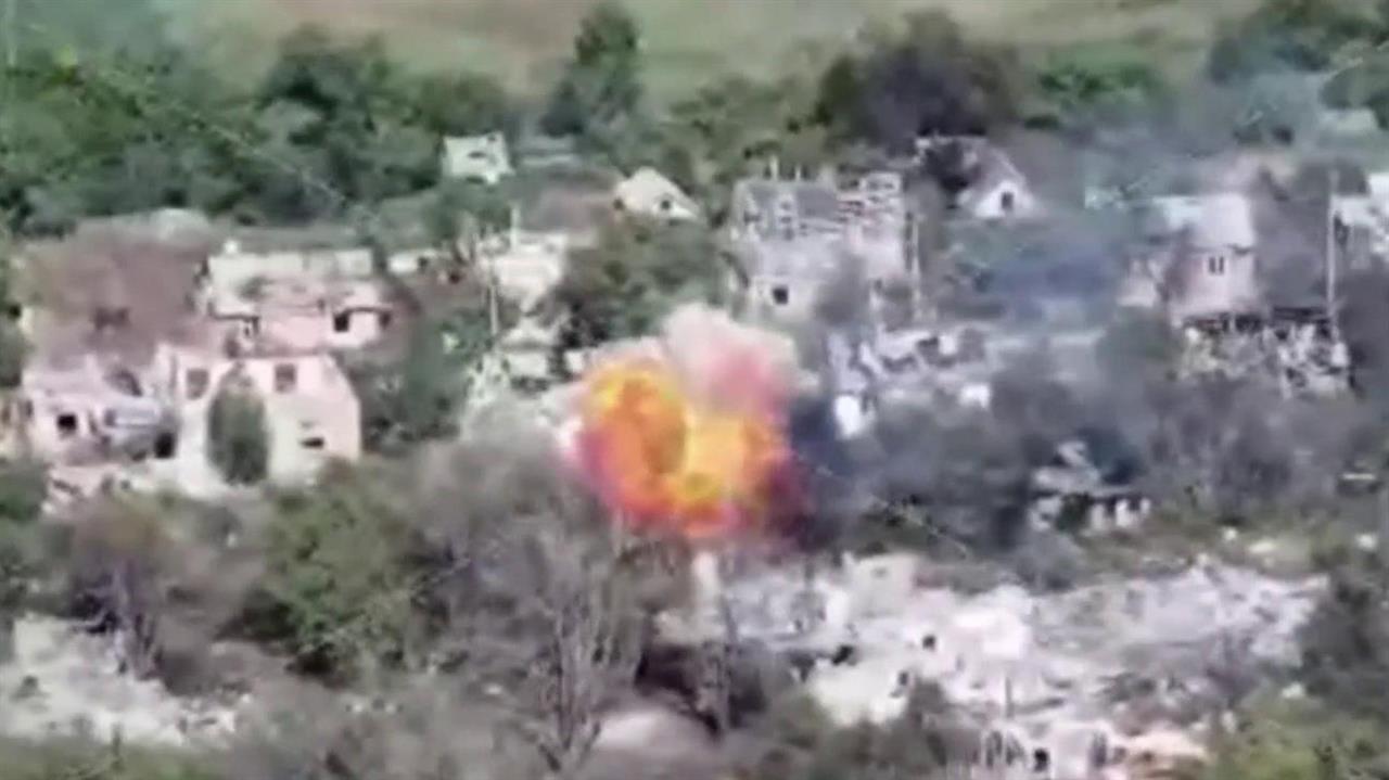 Под Красноармейском танки наносят удары по укреплениям ВСУ.