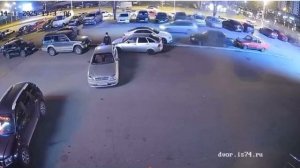 В Магнитогорске прохожий руками остановил неуправляемый автомобиль