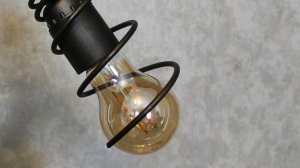 Оригинальный настольный светильник из автозапчастей своими руками.