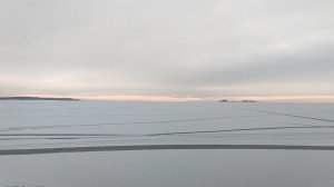 Walking along 😃 the icy 🥶 beach of Ob sea with my friend from Panama, talking English. Great view