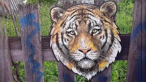 Оформление ограждения. Внешний декор на улице.