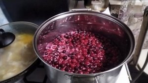 Делаю холодец,готовлю обед и заготовки продолжаются.