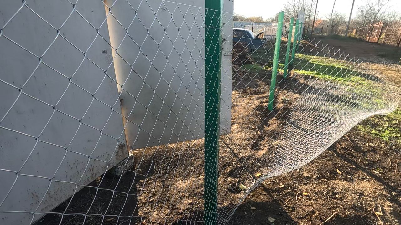 Чем прикрепить оцинкованную СЕТКУ РАБИЦУ к заборным столбам