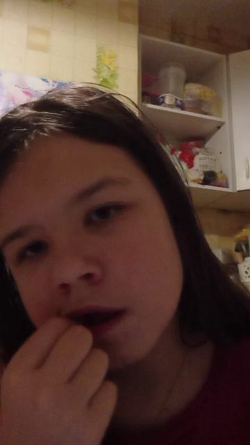 кушаю сухарики с чесноком  и общаюсь заходите пишите