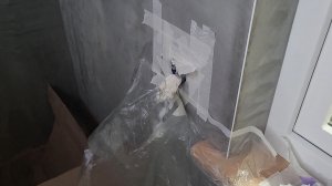 Балкон в стиле лофт: очистка подрозетника от клей-цемента🔌