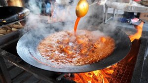 Острый куриный суп в котле. Корейская кухня