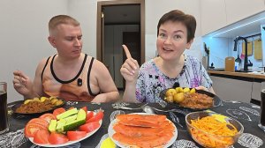 Мукбанг Вована с ПОЧИНОМ! Визжал и РУГАЛСЯ на меня, Его РЕАКЦИЯ на первый укол! Семейный ужин Россия