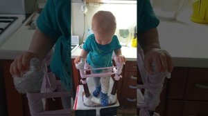 Рома залезает с башни на столешницу, 16:30, 15.11.2025