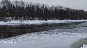 Поднял лодку на берег. Идёт спасение караката на реке. 11.11.25