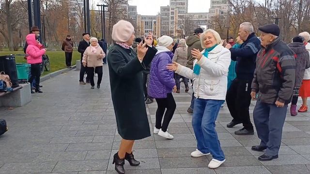 ЛЮБОВЬ КАК ПТИЦА В НЕБЕСАХ ТАНЦЫ ХАРЬКОВ 15.11.2025 смотреть онлайн