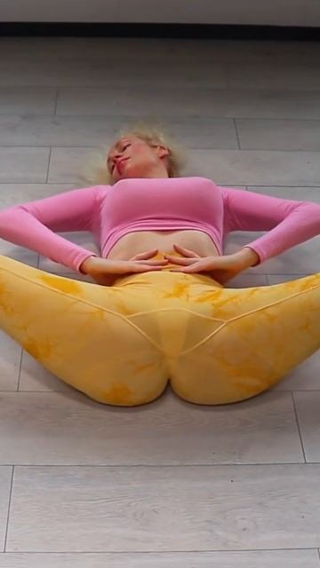 Yoga for Relaxation — Splits Flow #stretching #yoga #short #shorts #hotyoga смотреть онлайн