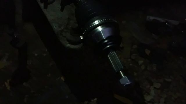 как поменять левый передний привод на Рено Логан 1. смотреть онлайн