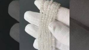 Лунный камень полупрозрачный с иризацией, кубик огранка 3-3,4 мм