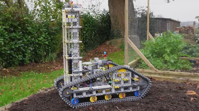 Забивание столбов с помощью LEGO! смотреть онлайн