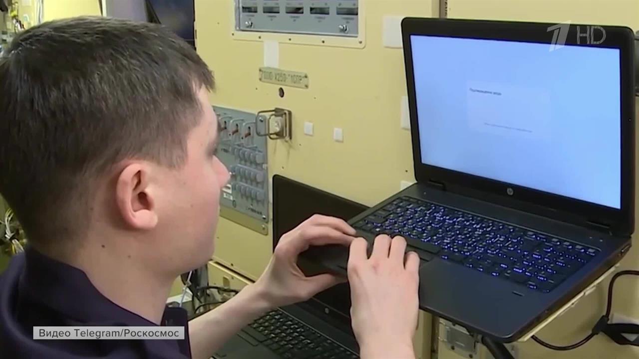 Российский космонавт оформил госуслугу с МКС.