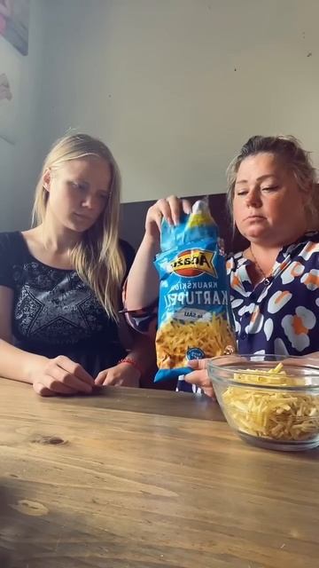 Тебе нравится пробовать чипсы #маскировка #митькарина смотреть онлайн