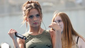 Валю Карнавал обвинили в продаже вредного для здоровья корсета