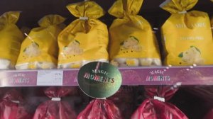 Посетили местный продуктовый магазин.