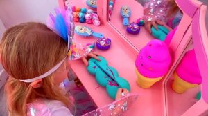 Настя меняет наряды и просит косметику у папы