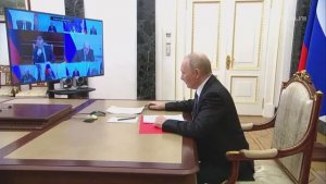 Президент провёл по видеосвязи оперативное совещание с постоянными членами Совета Безопасности