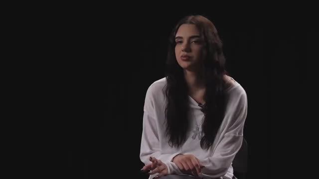 Девушка с синдромом Туретта — о жизни с тиком, реакции окружающих и принятии себя _ Секреты смотреть онлайн