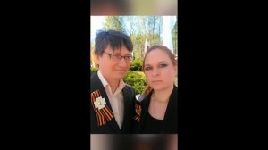 У леса на опушке
Жила Зима в избушке.
Она снежки солила
В березовой кадушке.
Она сучила пряжу,
Она т