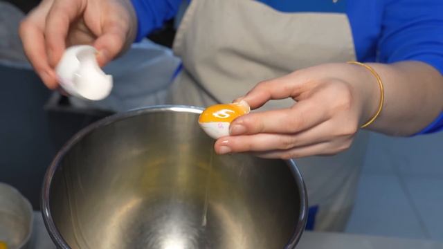 Кондитеры за работой! От свежих круассанов до красивых тортов. смотреть онлайн