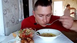 мукбанг/обжорыч/суп рассольник, архивное видео два года назад/