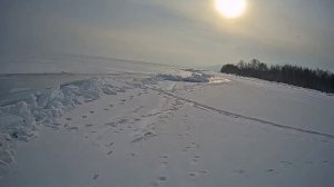 Трещина на льду Байкала