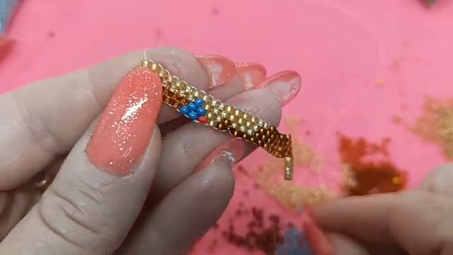 ЛОШАДКА Кирпичное плетение Часть 1 из 10 от Светланы Литвиновой смотреть онлайн