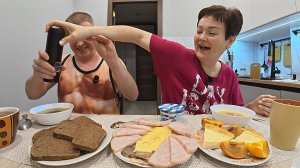 Мукбанг муж делает всё НА ЗЛО! ОПЯТЬ расслабился и нарывается на СКАНДАЛ! Обсудили ВСЕХ за обедом)