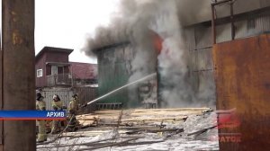 В Братске пожарные предотвратили взрыв: из горящего гаража вынесли баллоны с кислородом и пропаном