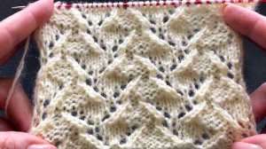 Необычный ажурный узор спицами