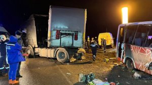 Фура врезалась в пассажирскмй автобус в Пермском крае. Погибли семь человек