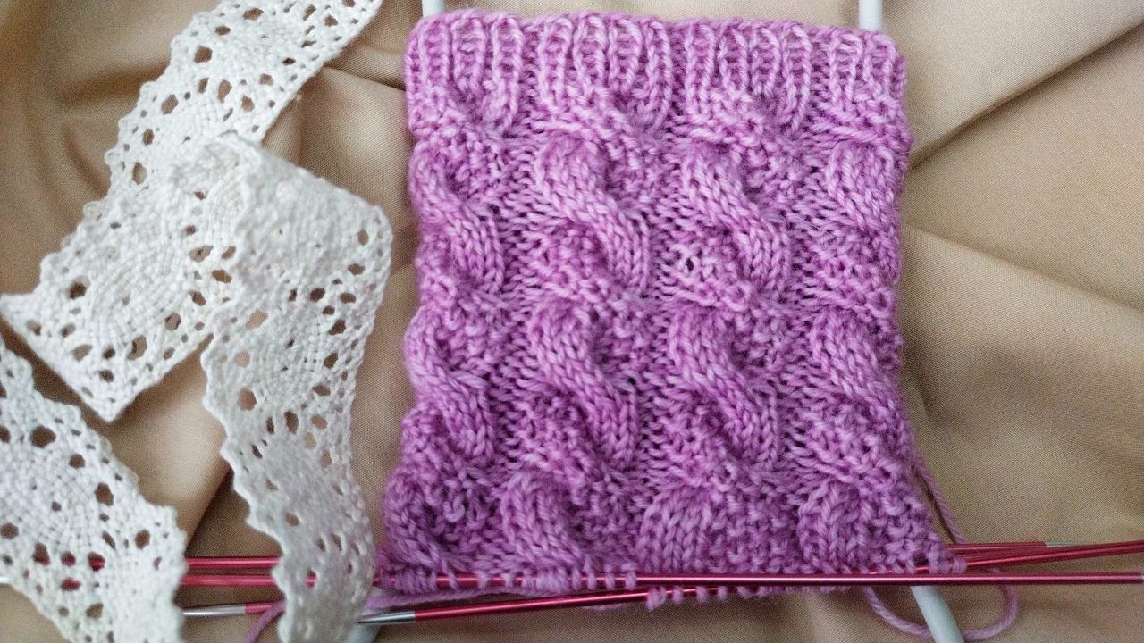 Необычные косы на носочках / подробное видео / узоры спицами. смотреть онлайн