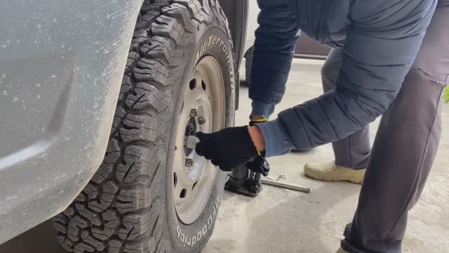 Запуск Двигателя и Шприцовка шкворней ГАЗ Соболь 4x4 | Техническое обслуживание в действии