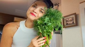 Ездили за капустой! Зашли в Пятёрочку, а там новогодняя посуда и декор! Распаковка! Хорошего вечера!