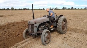 ЭТО ВИДЕО НАБРАЛО 1 МЛН ПРОСМОТРОВ! Трактора 1950-ых! Как новые! #81