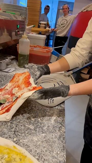 Wood fired pizza NAPOLETANA since 2007 🍕♥️ #pizza #pizzanapoletana #woodfiredpizza смотреть онлайн