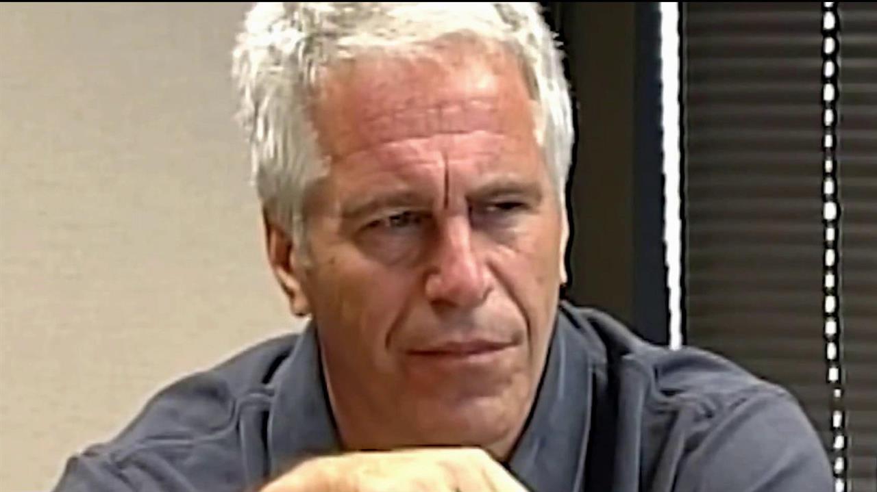 Имя Джеффри Эпштейна снова появилось в заголовках американских СМИ.