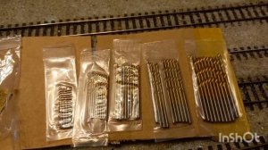 Облагораживаем макет около товарной станции.