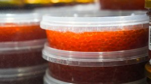 В Росрыболовстве рассказали, сколько можно хранить красную икру