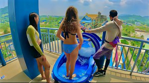 Катание на водных горках в аквапарке Andamanda Phuket Water Park. Пхукет. Таиланд