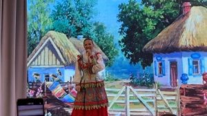 Поет заслуженная артистка Краснодарского края Яна Притыка