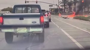 Мотоцикл загорелся при ДТП в Калифорнии