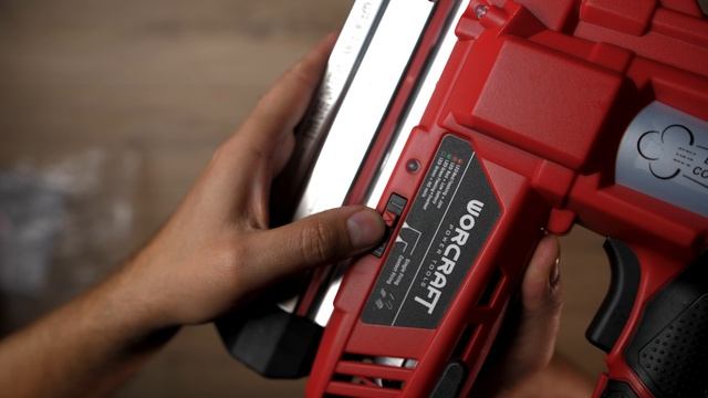 CNS-S20LiH Cordless Nailer (unpacking)