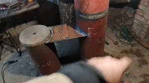 начал делать рессорный молот из газовых баллонов