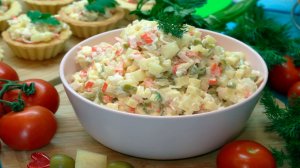 Крабовый салат с ананасами и оливками