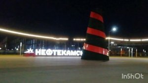 Вот и ёлка наряжается